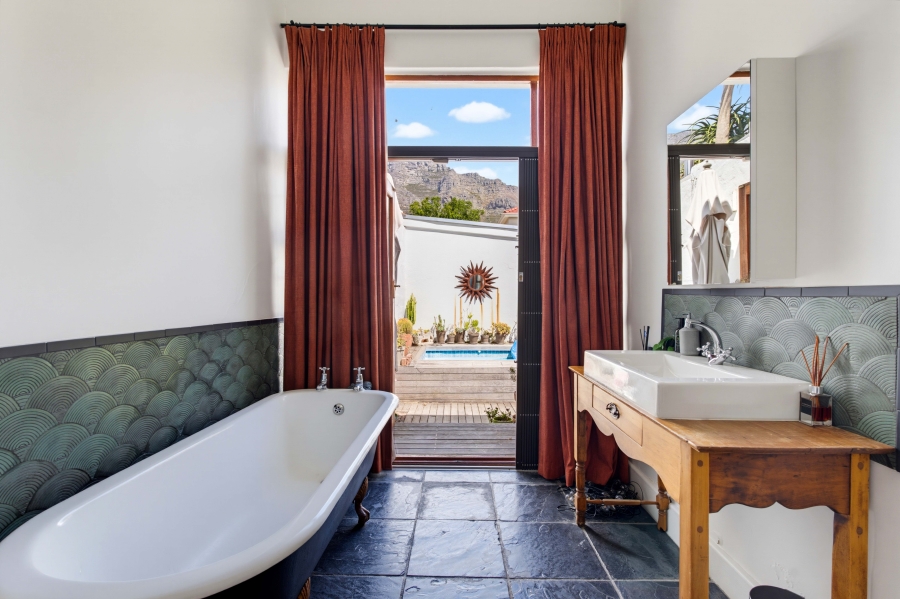 3 Bedroom Property for Sale in Vredehoek Western Cape